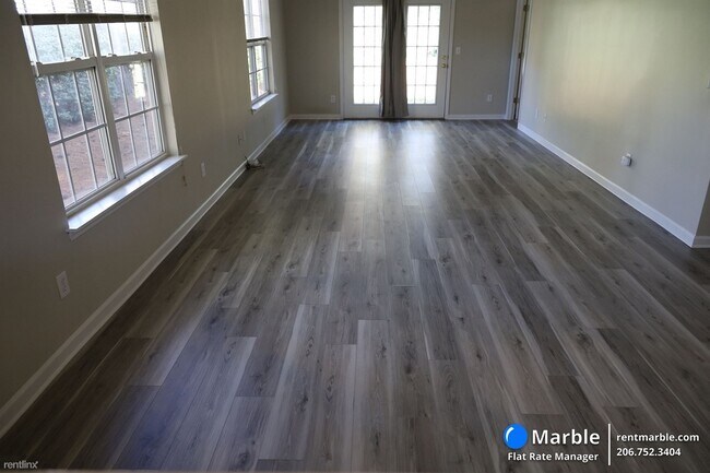 Foto del edificio - 3 br, 2 bath Townhome - 2015 University He...