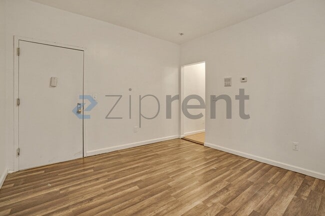 Building Photo - Unit 2R