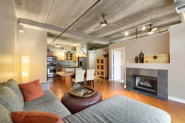 Foto del edificio - 811 W 15th Pl