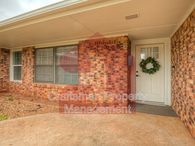Building Photo - 12008 Camelot Dr