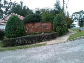 Building Photo - 2026 Larkwood Dr