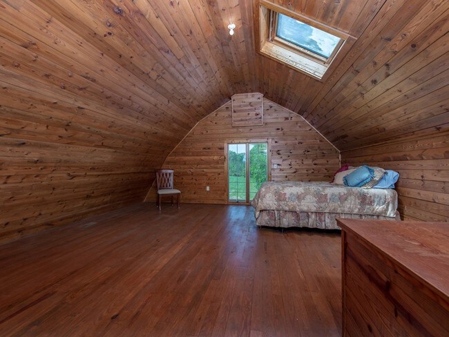 Master Bedroom - 1087 Walker Rd