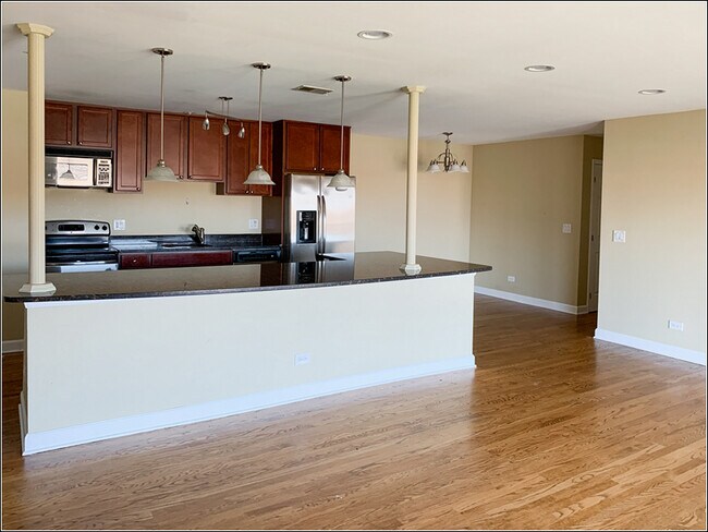 Building Photo - 9601 Golf Rd