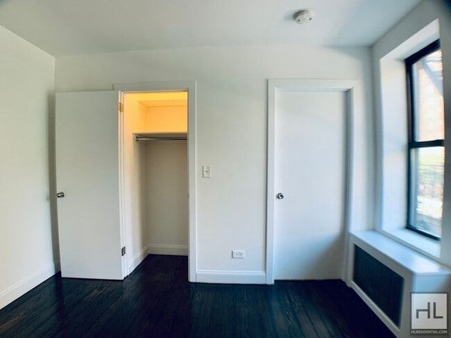 Building Photo - E 14 ST