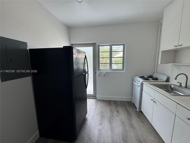 Foto del edificio - 1562 West Ave