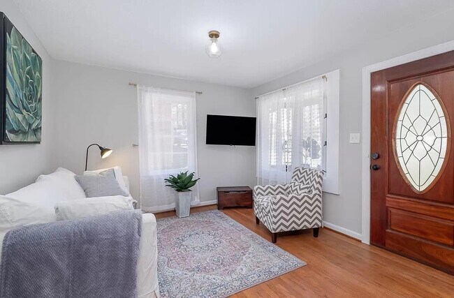 Foto del edificio - Room in Single Family Home on Archdale Dr