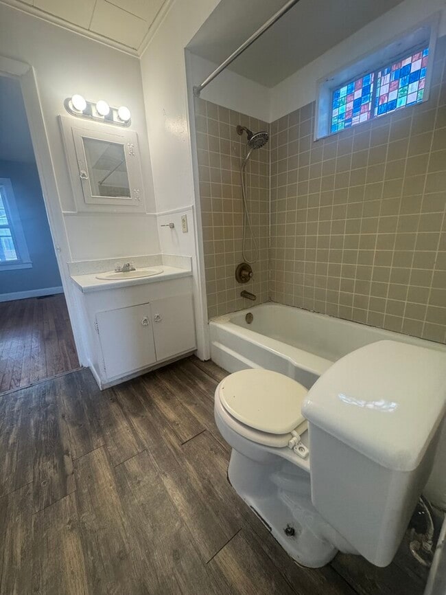 Building Photo - South Broad Ripple 2 Bed with Garage