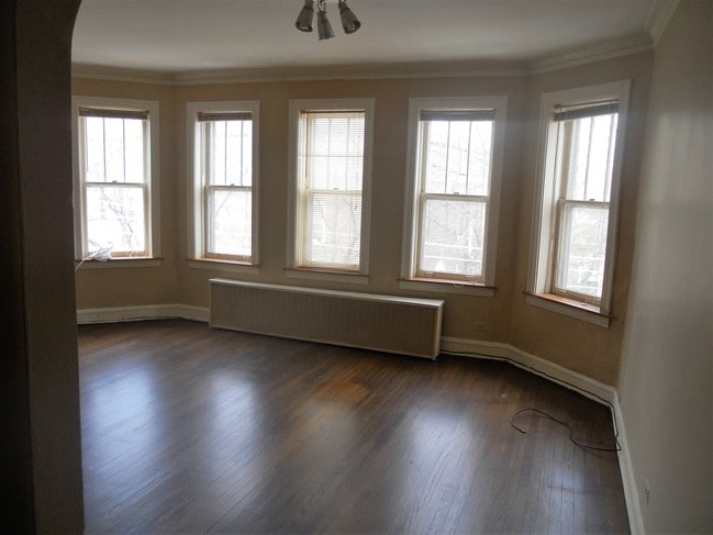Living Room - 5319 W Giddings St