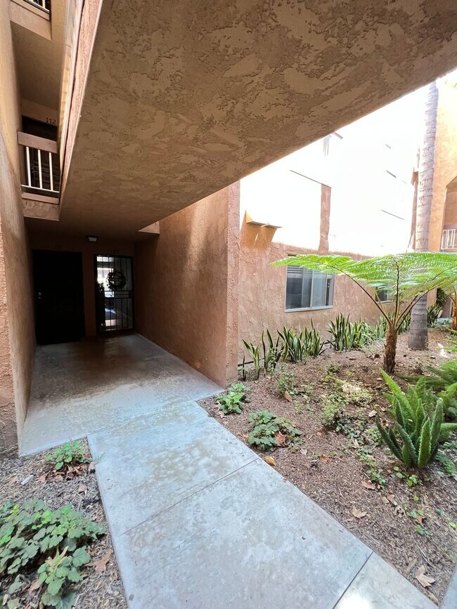 Foto del edificio - Amazing 1 Bedroom Huntington Beach Condo in Gated Community