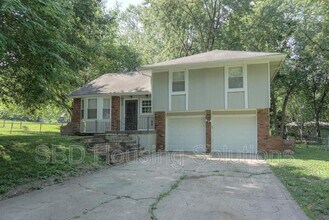 Building Photo - 613 NE 114th Terrace