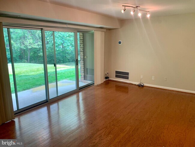 Foto del edificio - 11604 Vantage Hill Rd