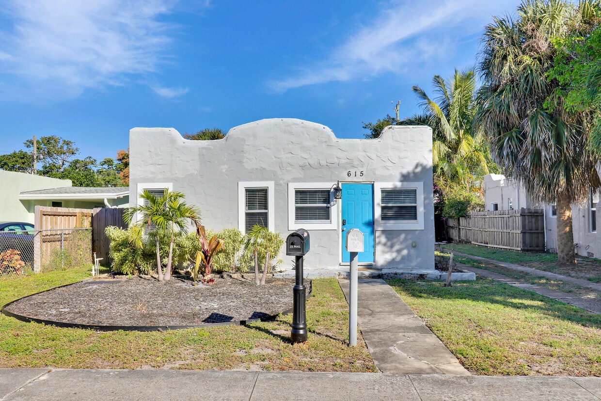 Primary Photo - 615 El Vedado