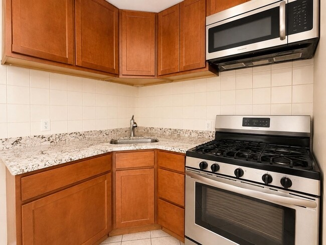 Building Photo - 86 E 21st St
