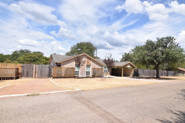 Building Photo - 18 S Sherwood Dr