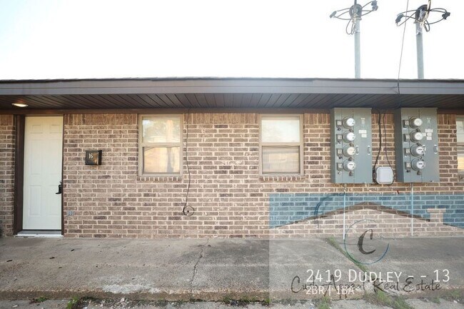 Foto del edificio - 2419 Dudley St