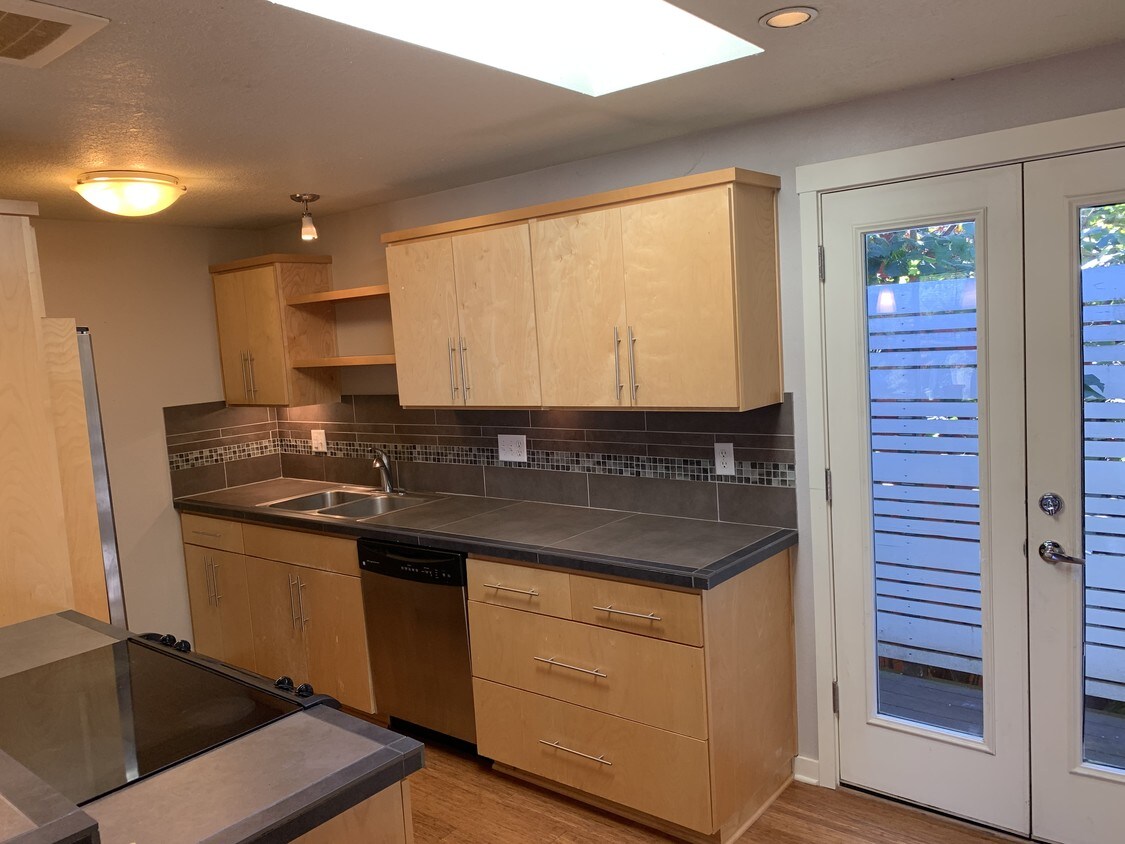 Foto principal - 5545 N Greeley Ave