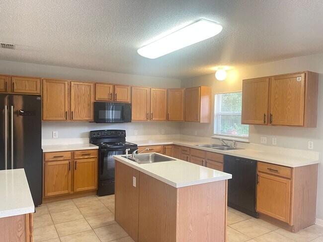 Foto del edificio - Beautiful 4 Bedroom, 3.5 Bath, 2 Car Garag...