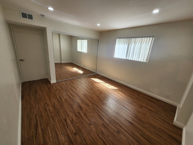 Building Photo - 626 N Isabel St