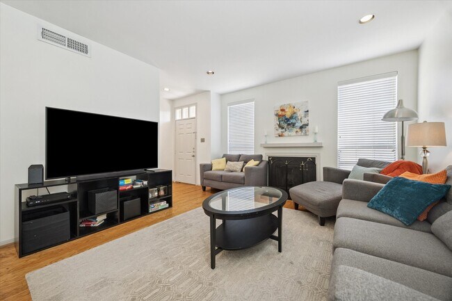 Foto del edificio - 4000 Purdue St