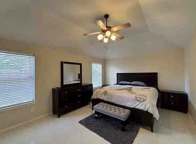 Foto del edificio - 21014 Carmel Valley Dr