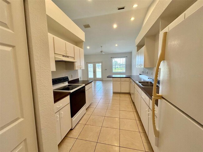 Foto del edificio - 26141 Northern Cross Rd