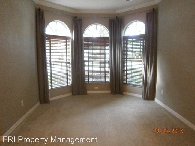 Building Photo - 39 Pine Forest Pl