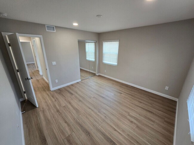 Foto del edificio - Large house available on Rockford!
