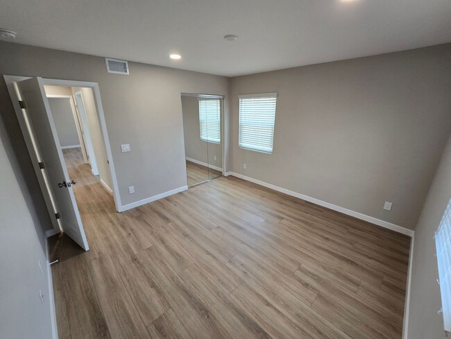 Building Photo - Live Just Minutes from Campus with Scenic ...