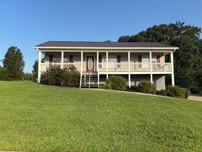 Building Photo - 352 Shady Hollow Cir SE