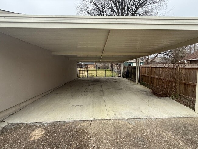 Foto del edificio - ** Newly renovated 4 bed 2 bath home in Bell Meadows **  Call our self showing number to Schedule...