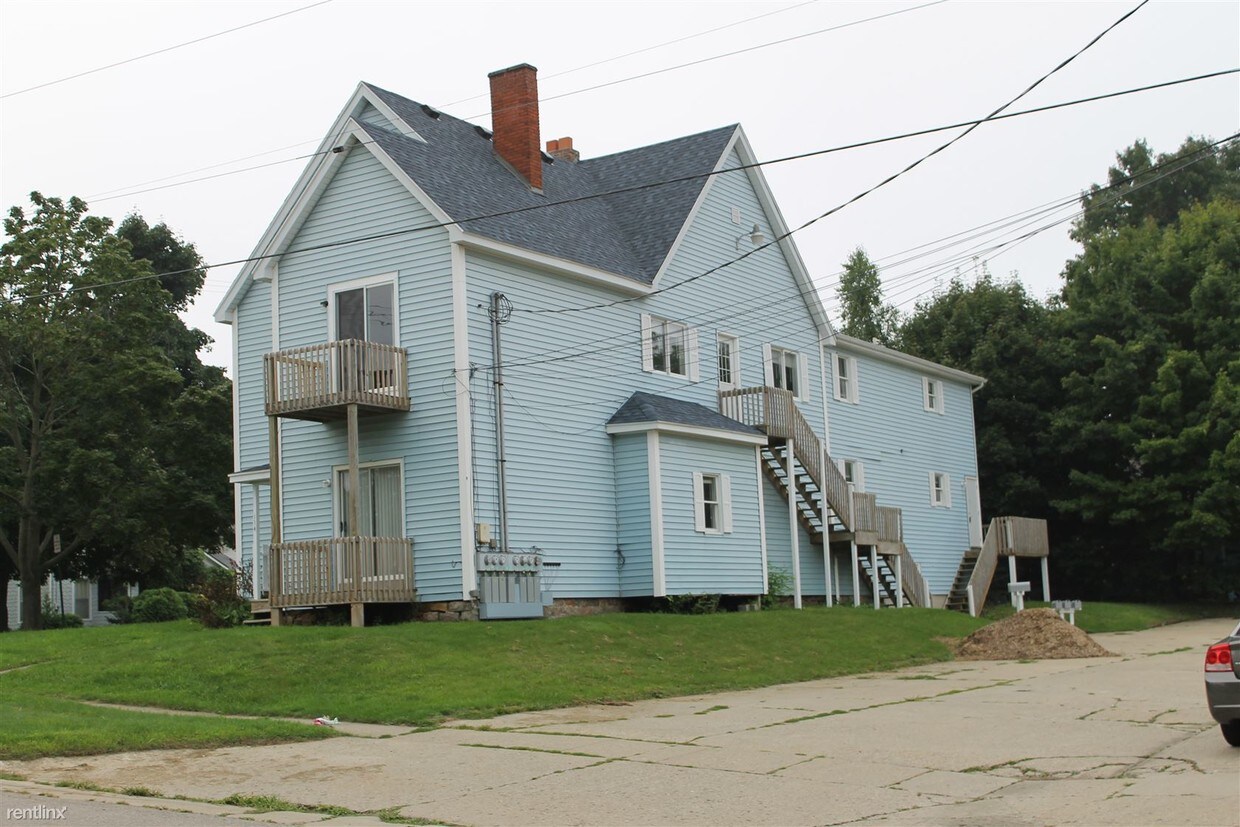Foto principal - 114 E Main St