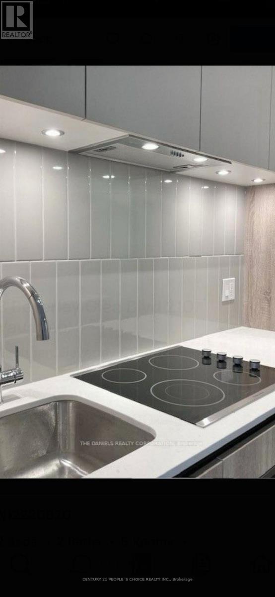 Photo du bâtiment - 210 Beverley Glen Blvd