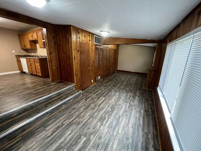 Foto del edificio - 302 S First St 2BR/1BA (Trenton)