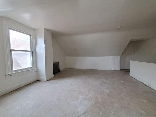 Building Photo - Milton -840