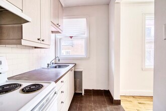 Building Photo - 4900 Av. Clanranald