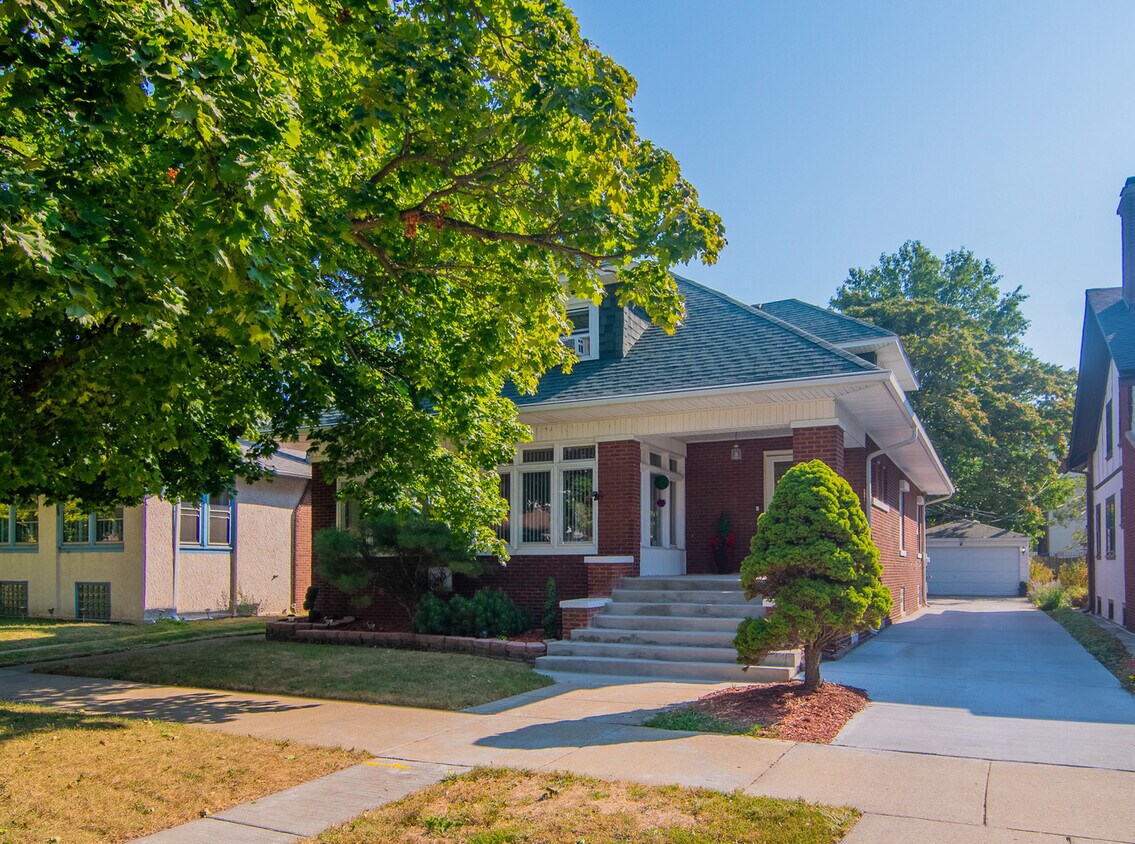 Primary Photo - 7241 S Oglesby Ave