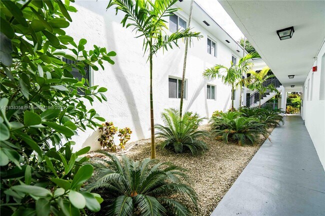 Foto del edificio - 465 NE 59th St