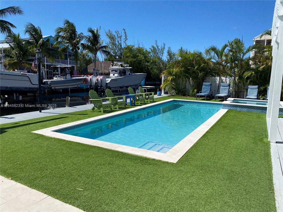 Foto principal - 1027 Adams Dr
