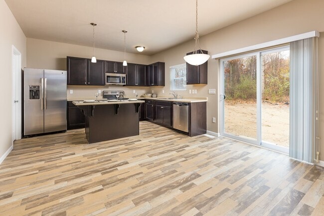 Building Photo - Immediate Occupancy Available!