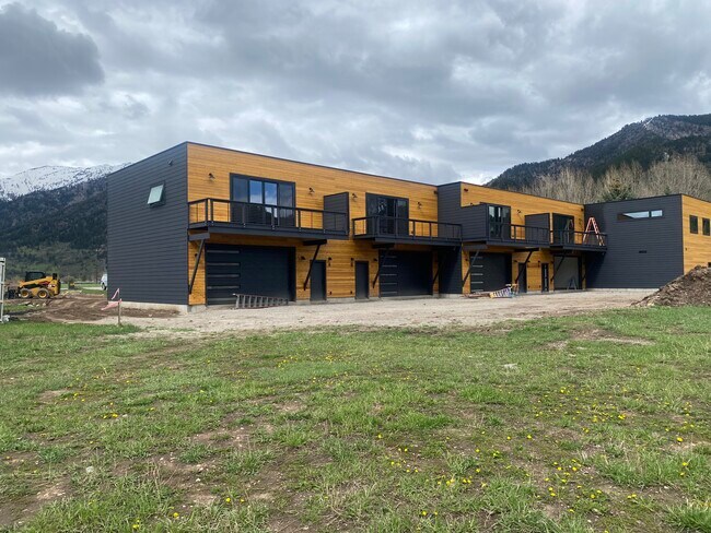 Foto del edificio - 334 Meadows Dr