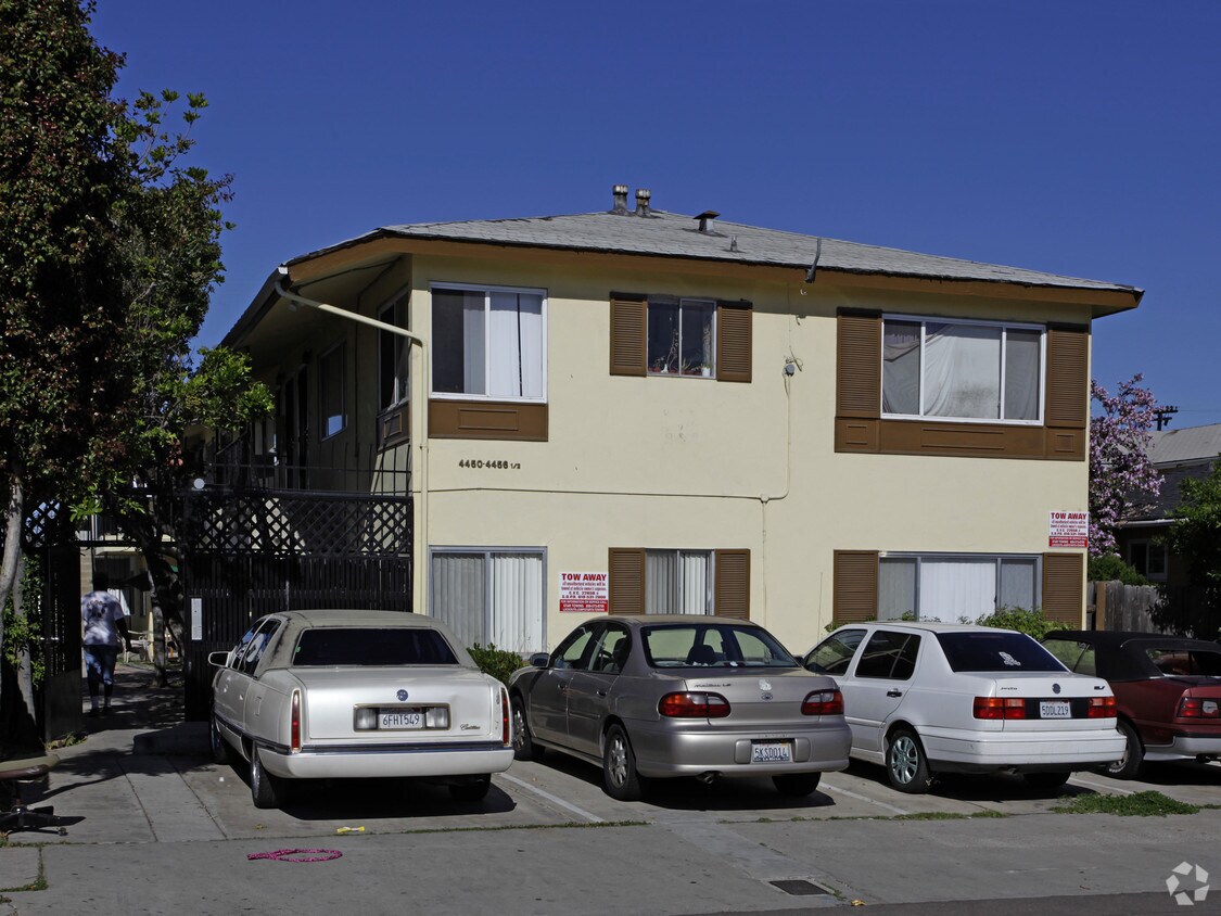 Primary Photo - 4450-4456 Winona Ave