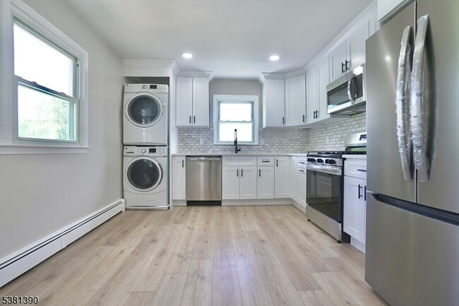 Building Photo - 467 Hobson Ave