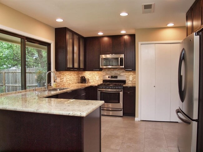 Building Photo - 9000 Currywood Dr