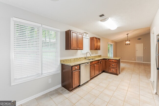 Building Photo - 129 Riverchase Dr