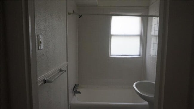 Building Photo - 4226 Wycliff Ave