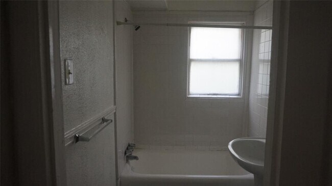 Foto del edificio - 4226 Wycliff Ave