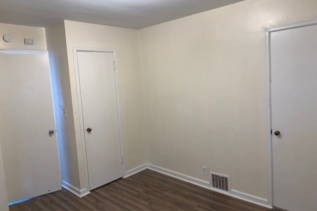 Primary Photo - 2240 Broadway