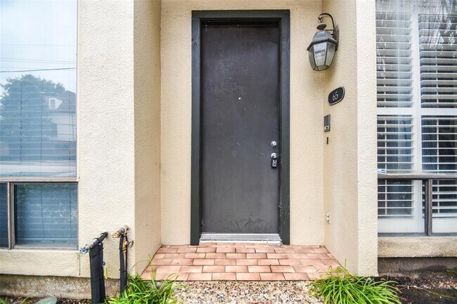 Foto del edificio - 1112 Bering Dr