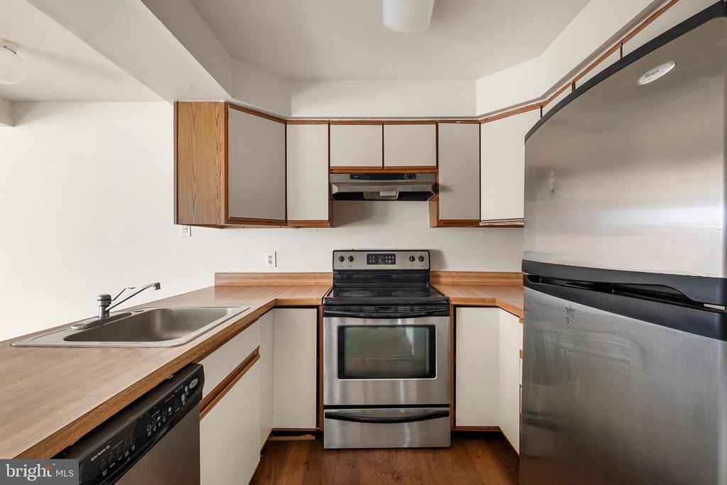 Primary Photo - 610-12 S American St