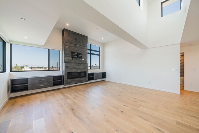 Foto del edificio - Modern Manhattan Beach Townhome!